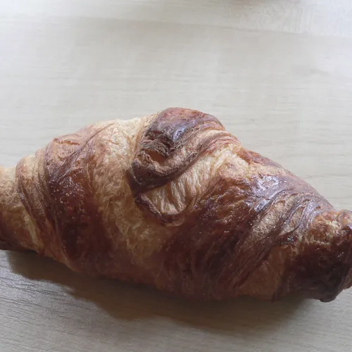 Croissant recién horneado (foto ilustrativa)